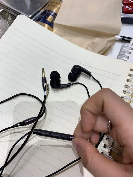 Earbuds with Case Packaging